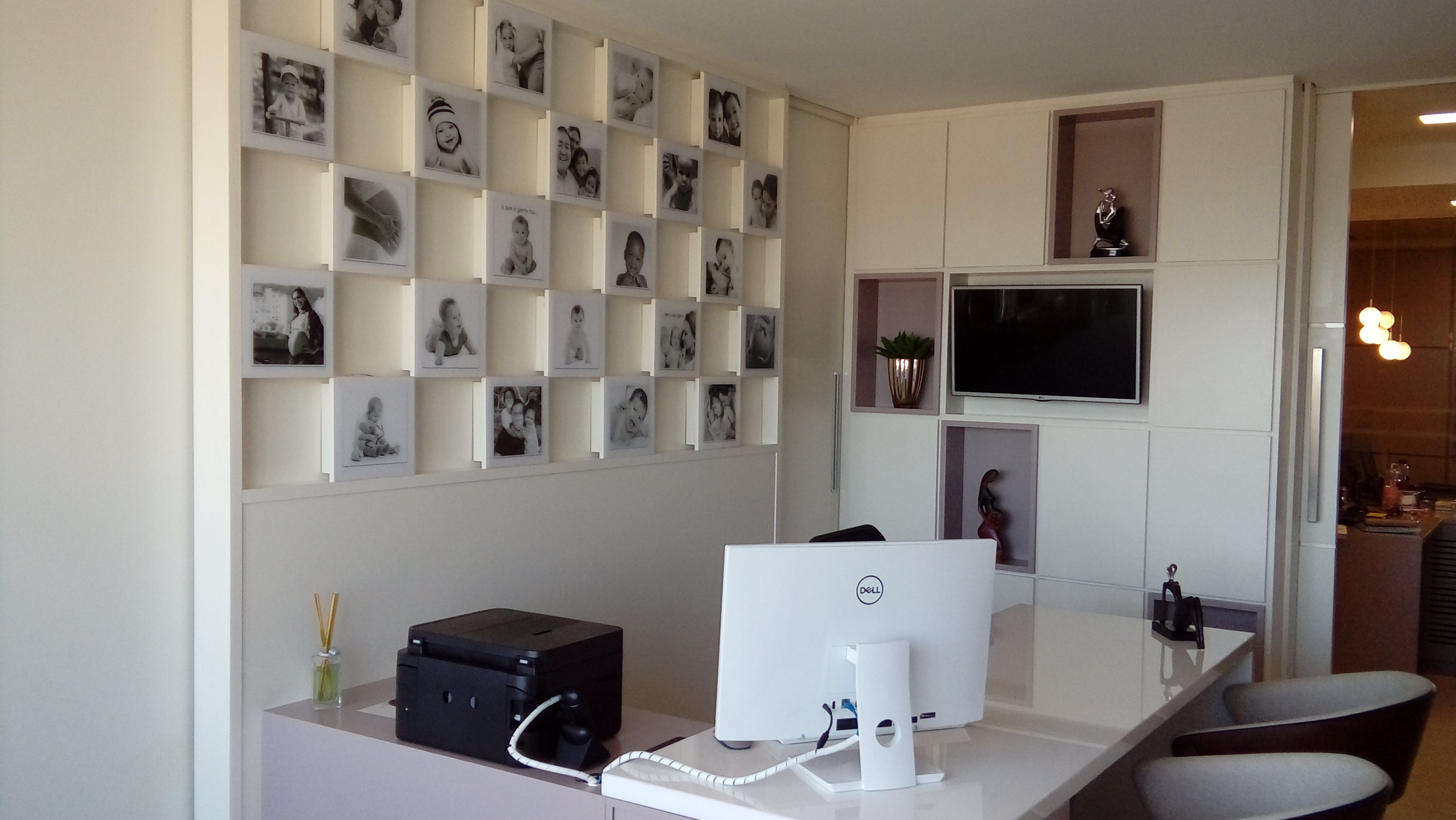 consultorio armário nichos painel fotos