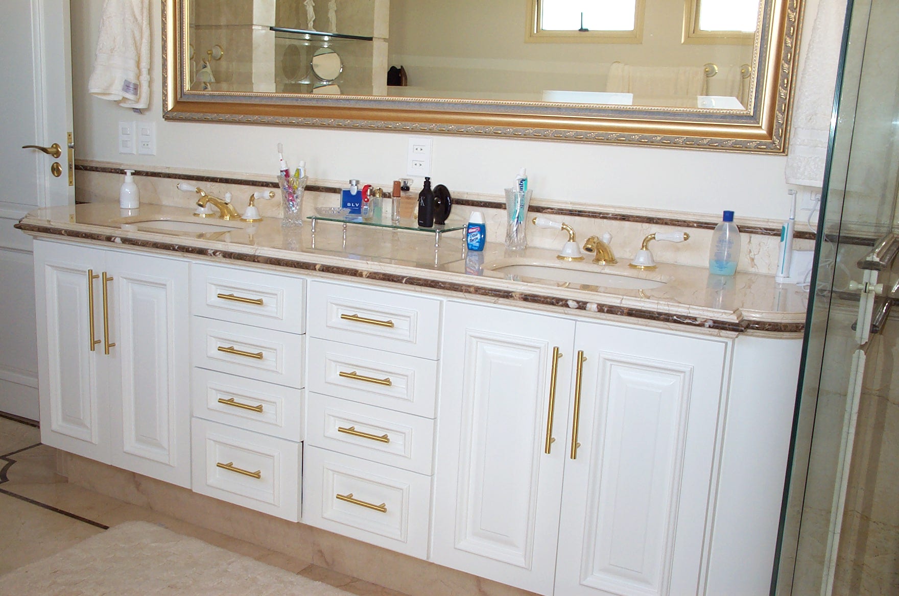 banheiro classico branco