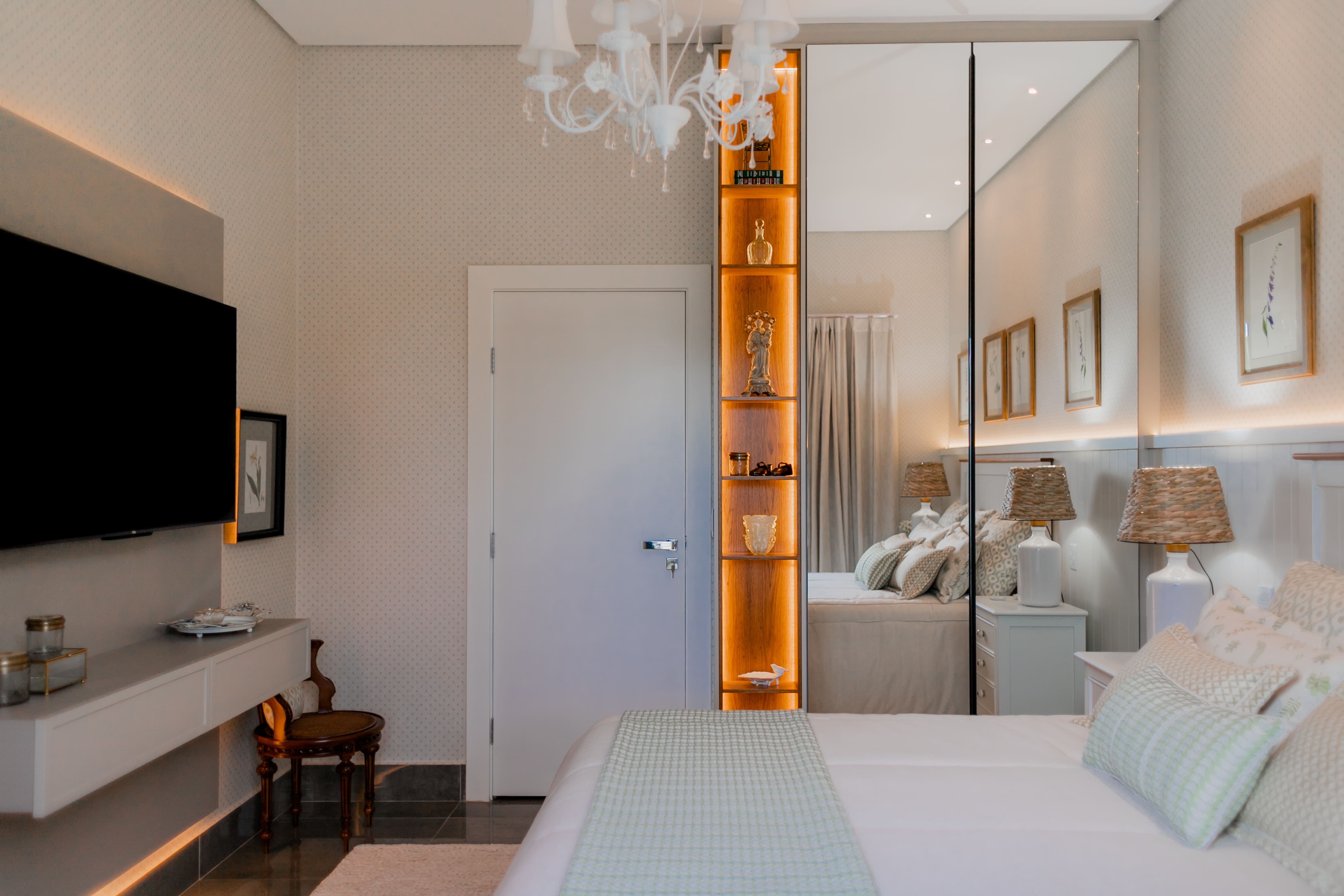 Quarto moderno nicho madeira porta espelho