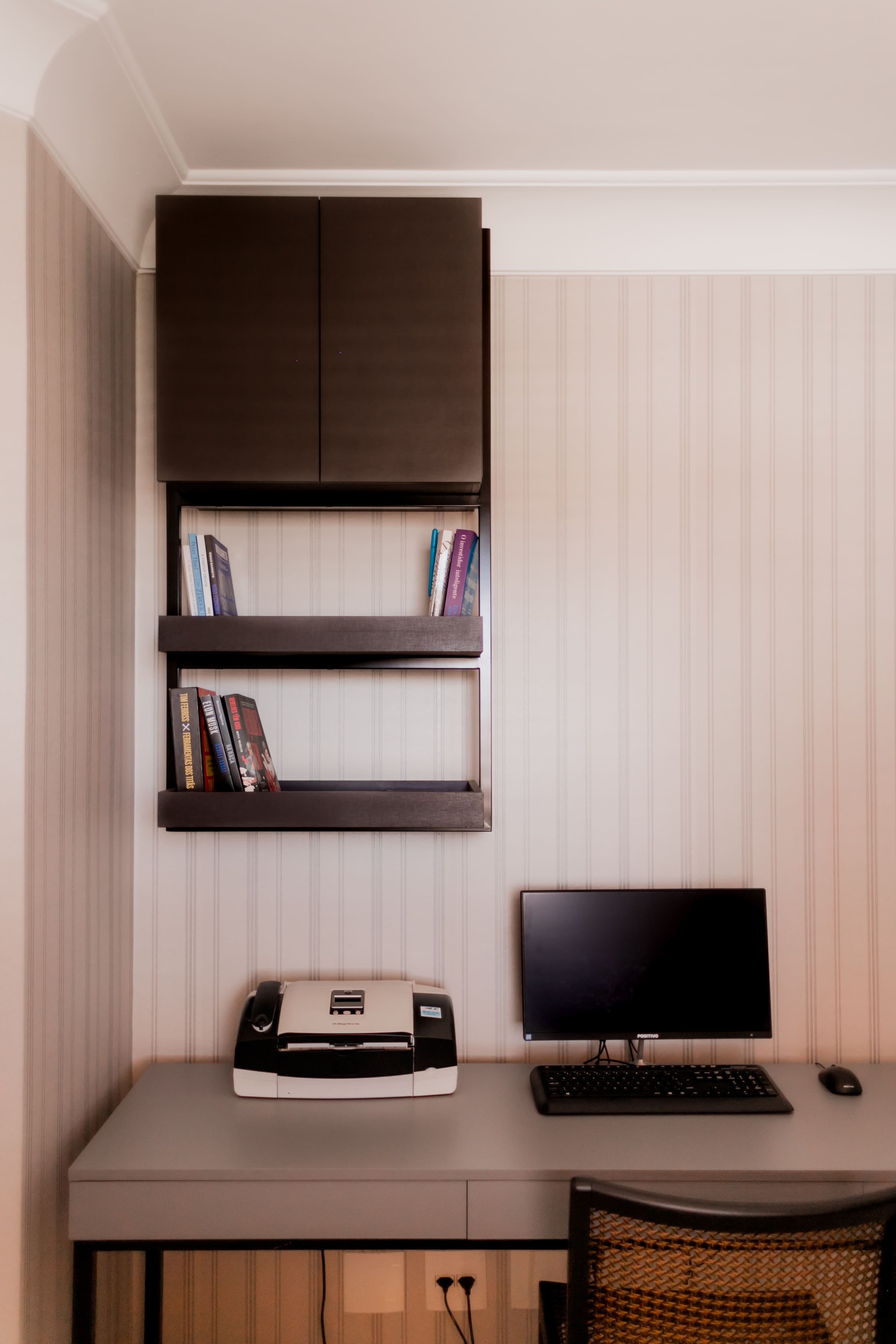 Quarto bancada estudos escrivaninha